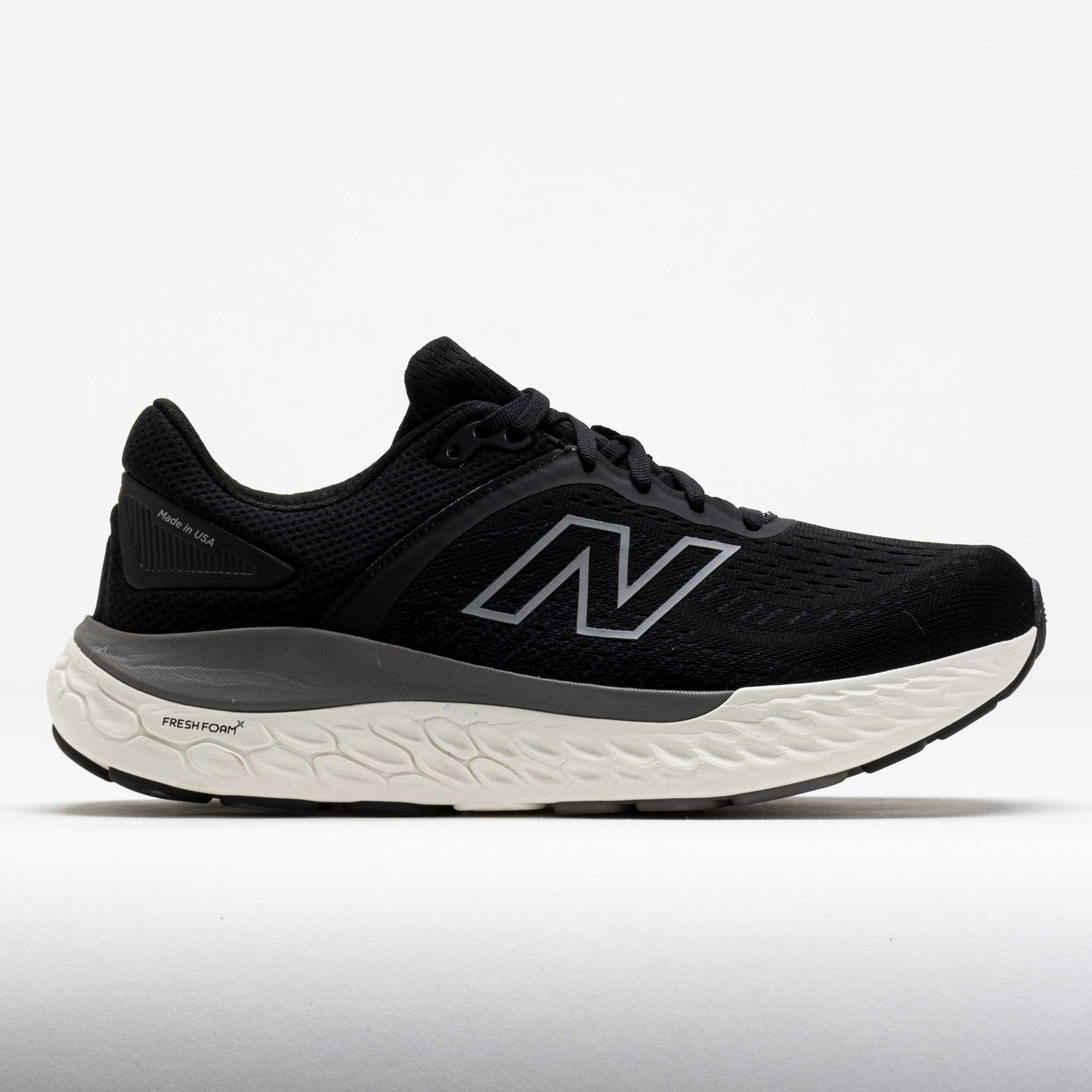 041886_3 New Balance 1540v4 Womens Black/White - Image 1