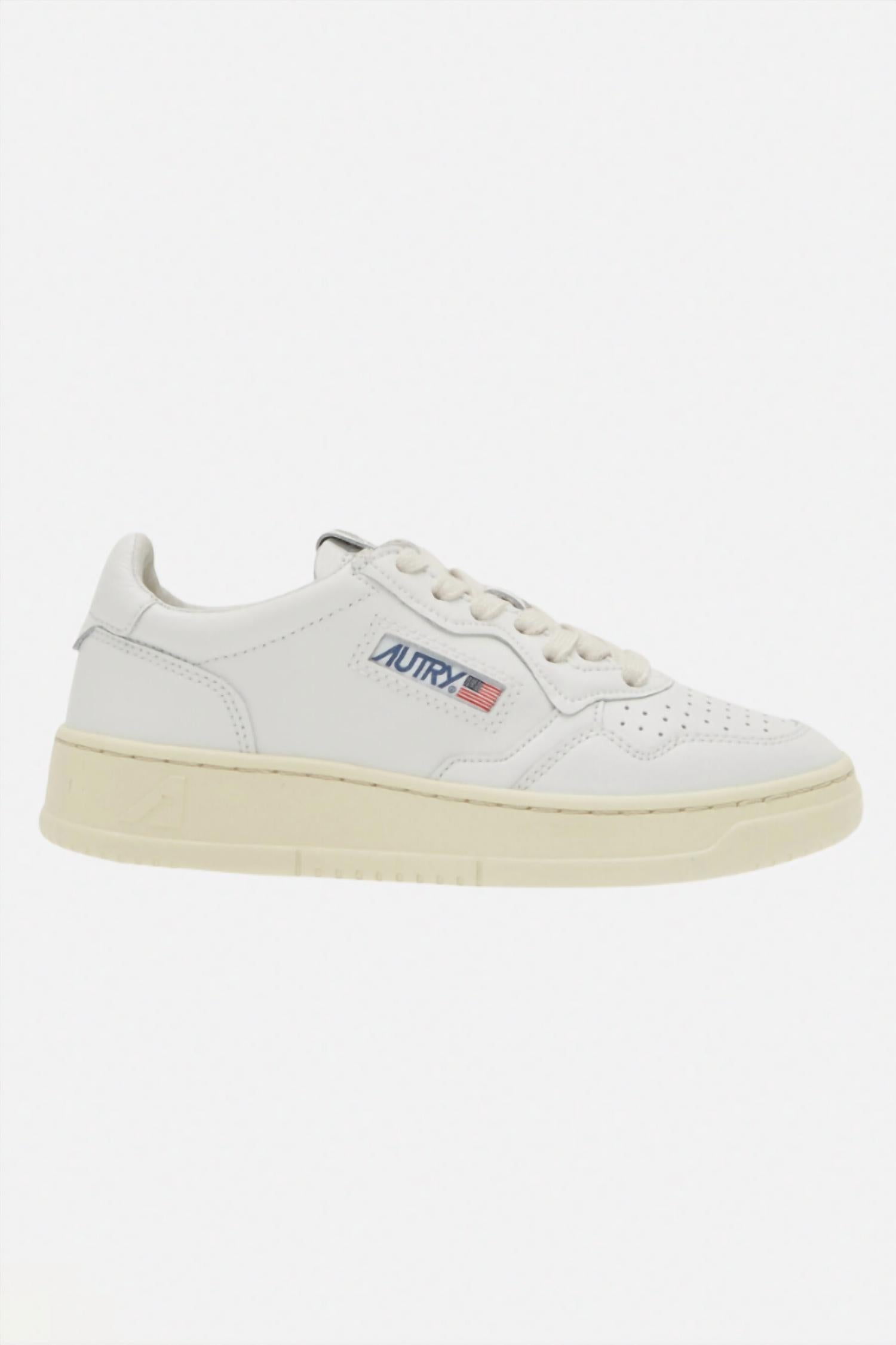 09c7e21d-e6f7-4e1e-b44f-377ea59aee98-upscale_15k-1500x1500-1 Autry - Women's Dallas Low Sneaker - Image 1