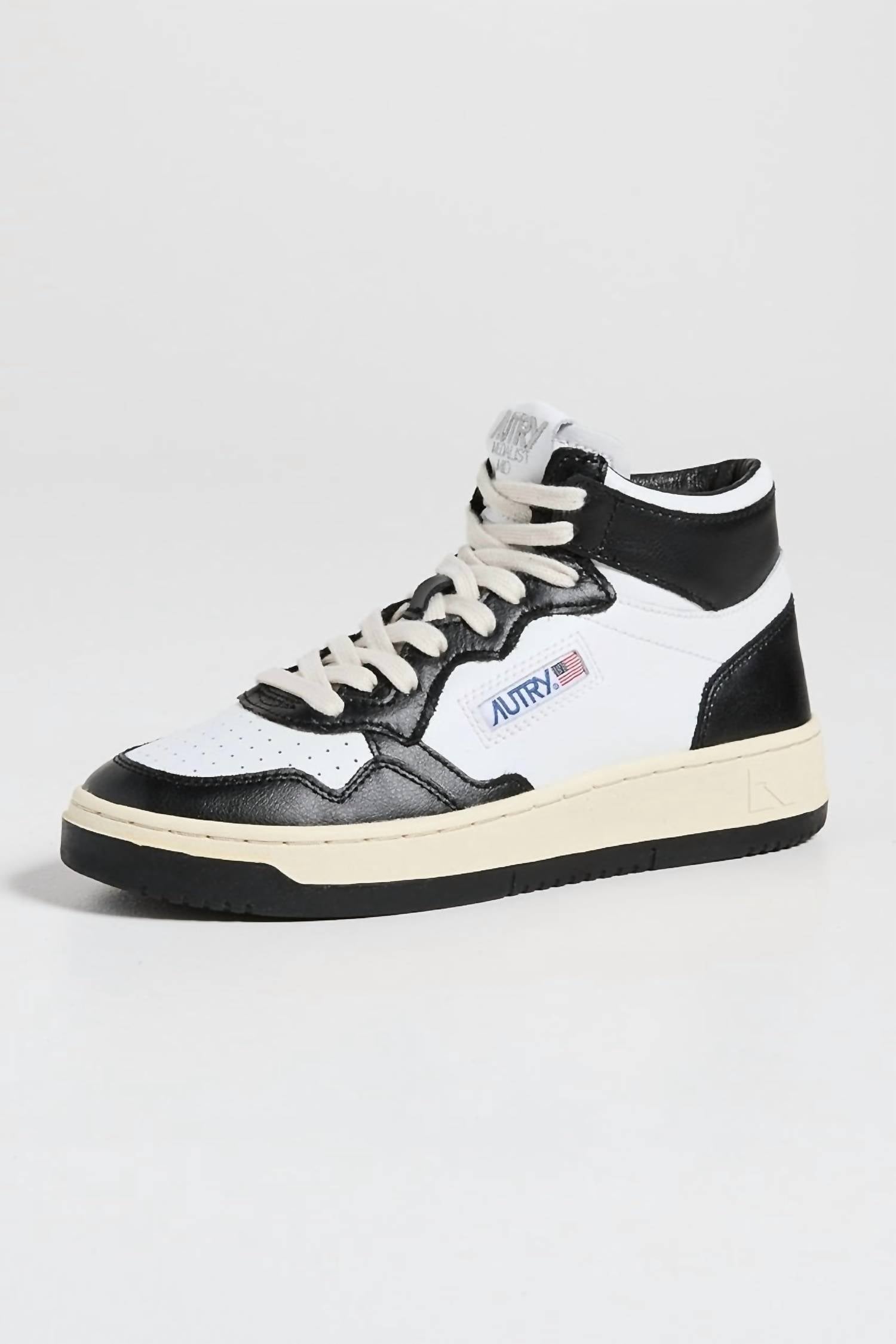 1a206b50-205b-4242-b47e-8afa8bc3434a-upscale_15k-1500x1500-70 Autry - Women's Medalist Mid Sneaker - Image 1