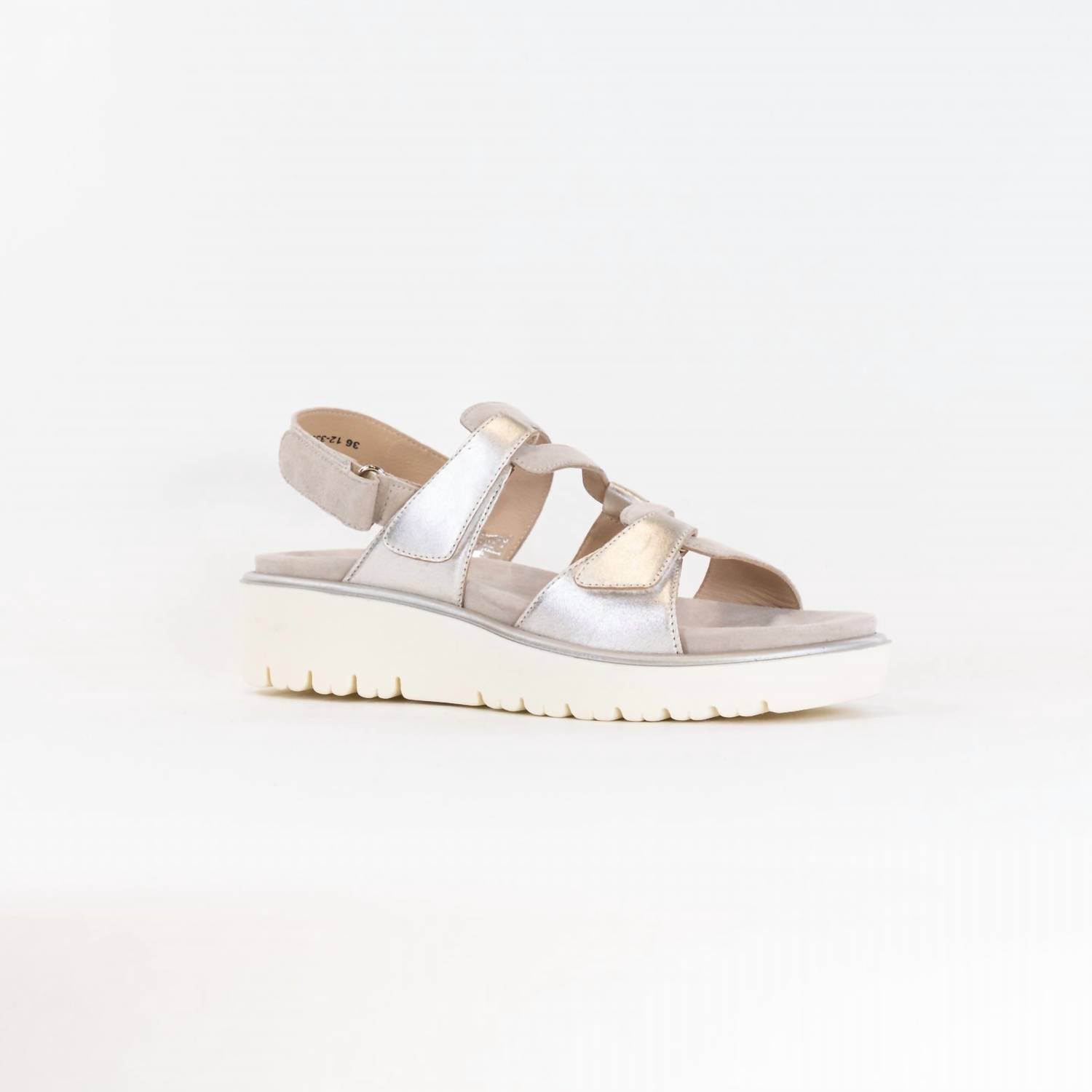214b1ff6-d8a7-4131-bda0-201a8c42deb3-upscale_15k-1500x1500-70 Ara - Women's Bayview Sandal - Image 1