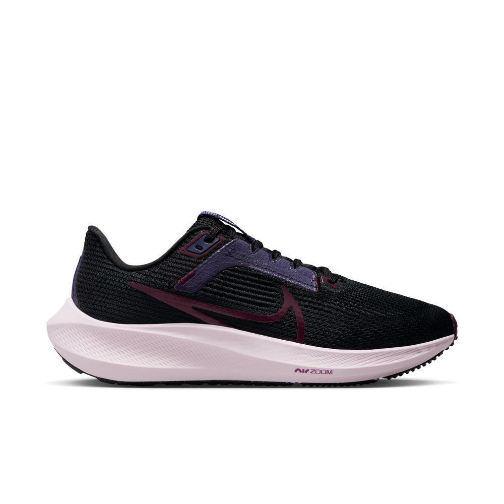 37369-BLACKNIGHT_MAROON-l Women's Nike Pegasus 40 - Image 1