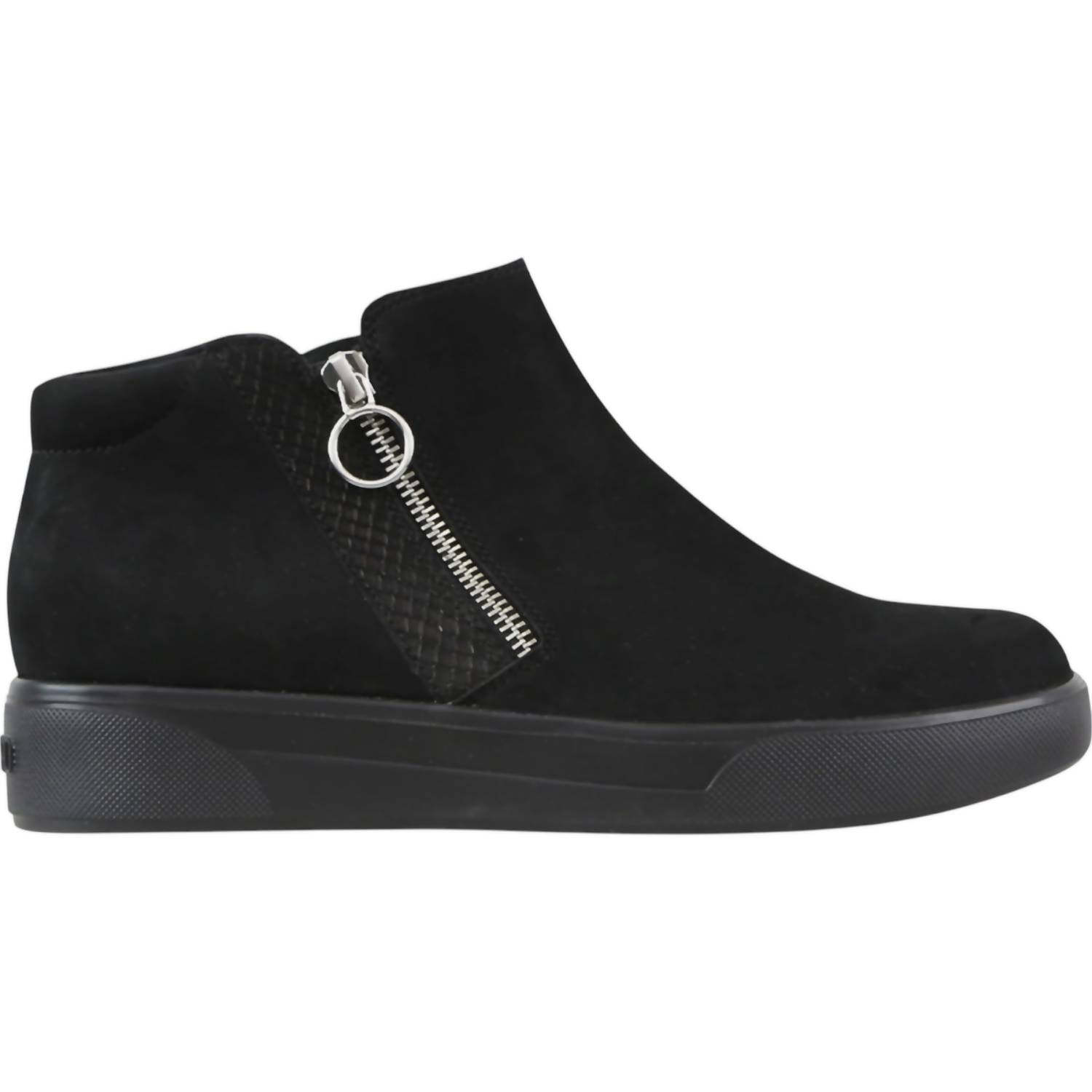 408872c1-1fa6-40f3-b4cb-52aa1031ee06-upscale_15k-1500x1500-70 Munro - Women's Viera Sneakers - Image 1