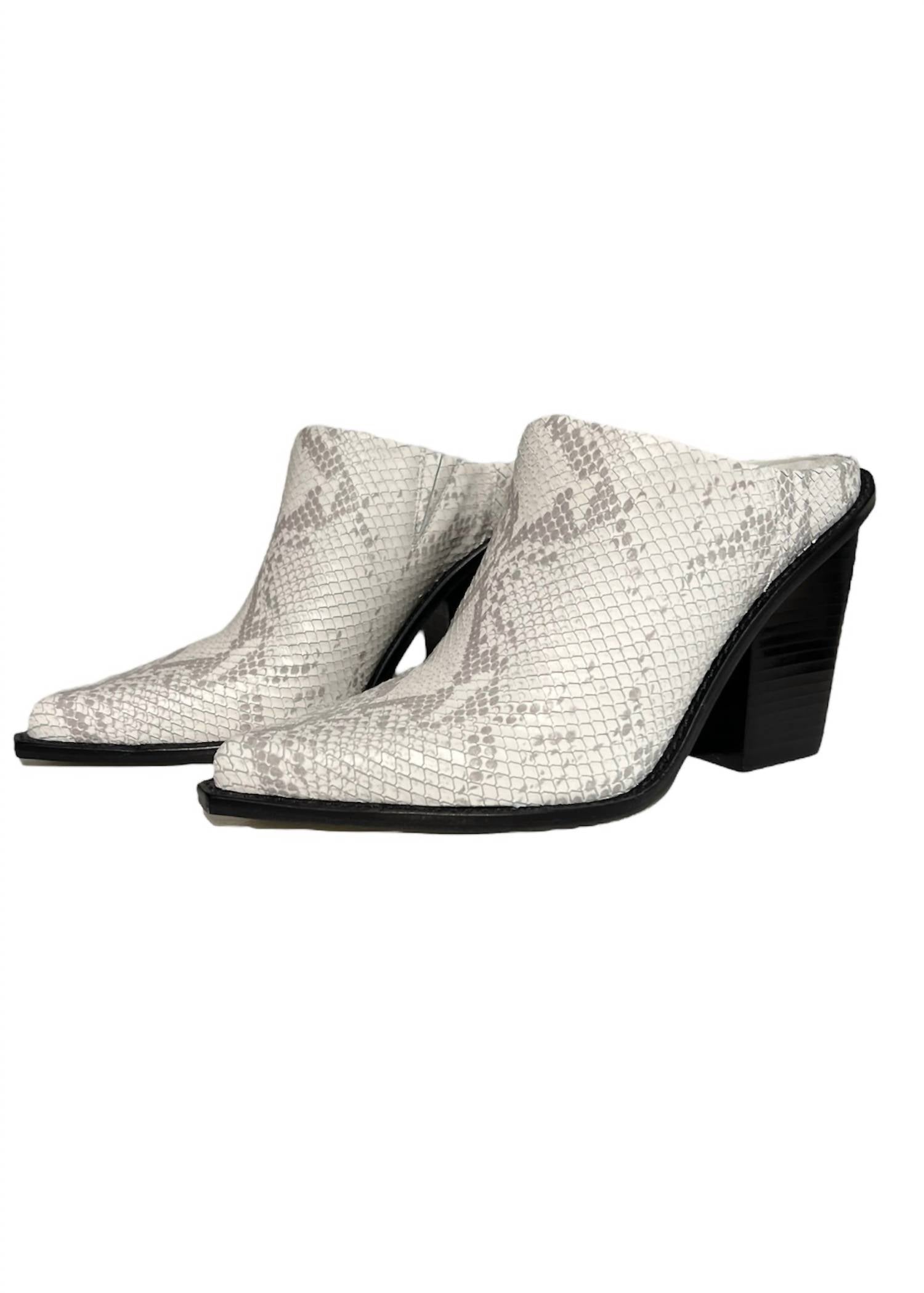 693d055e-edf5-4c3b-9203-23c675801674-upscale_15k-1500x1500-70 Matisse - Women's Deena Bootie - Image 1