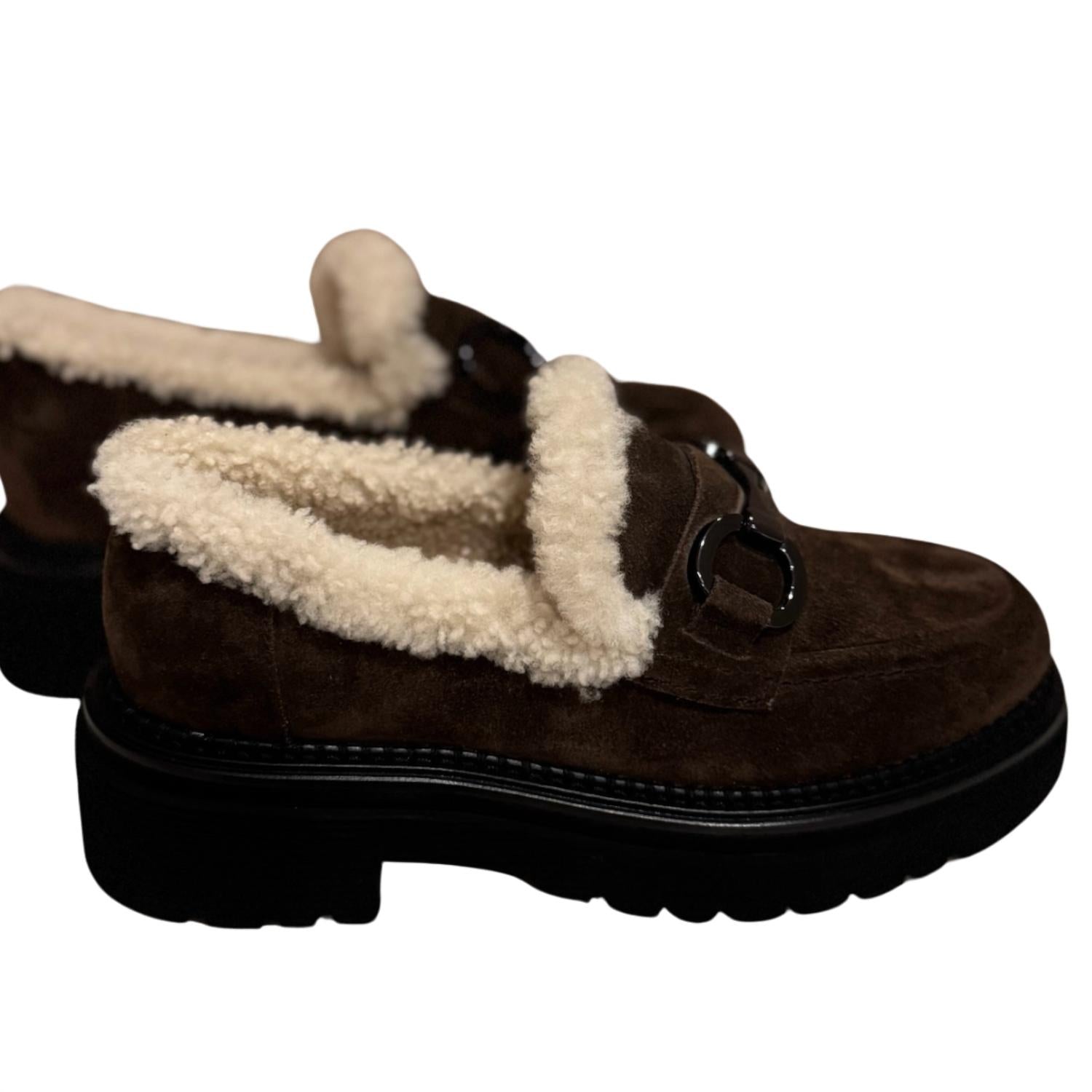 9ec469e2-a57e-4b8b-bd91-f6af56c38052-upscale_15k-1500x1500-1 Homers - Women's Siena Shoes - Image 1