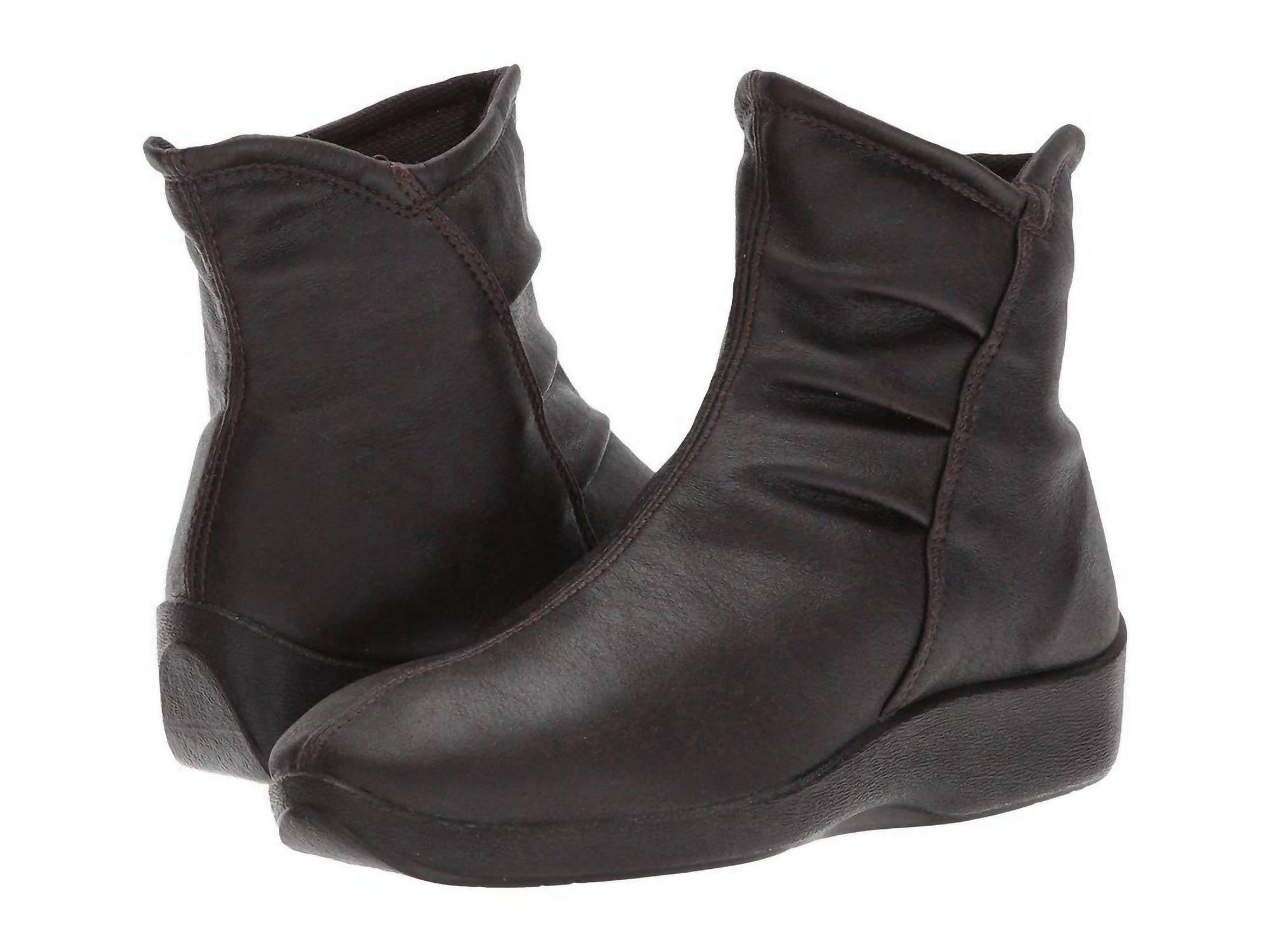 a9d2c41f-a127-4e5f-9722-052efc8aa532-upscale_15k-1500x1500-70 Arcopedico - Women's L19 Boot - Image 1