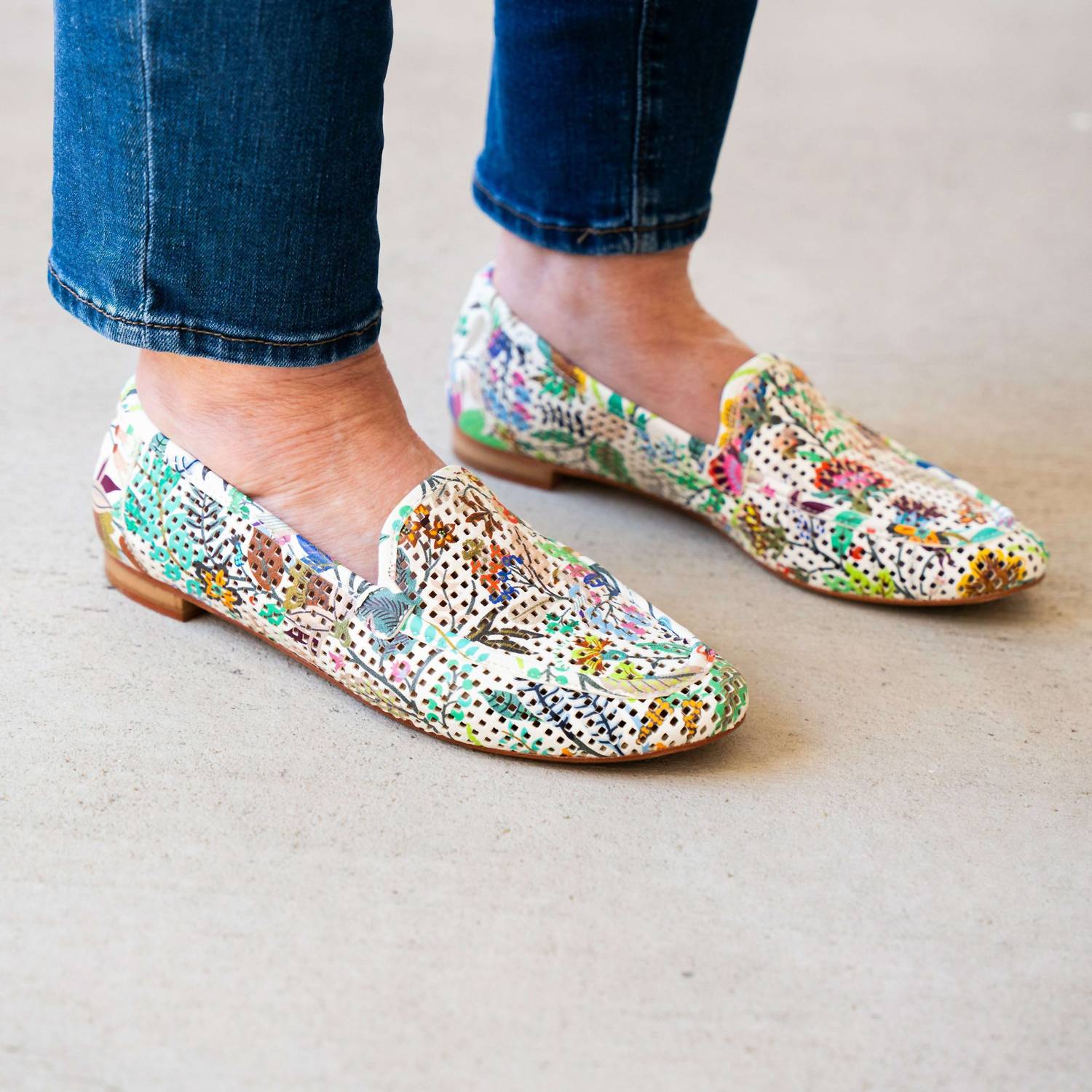 cea025a0-d9b7-4b88-90ff-7e7ce6998028-upscale_15k-1500x1500-70 Lalisa - Women's Floral Print Loafers - Image 1